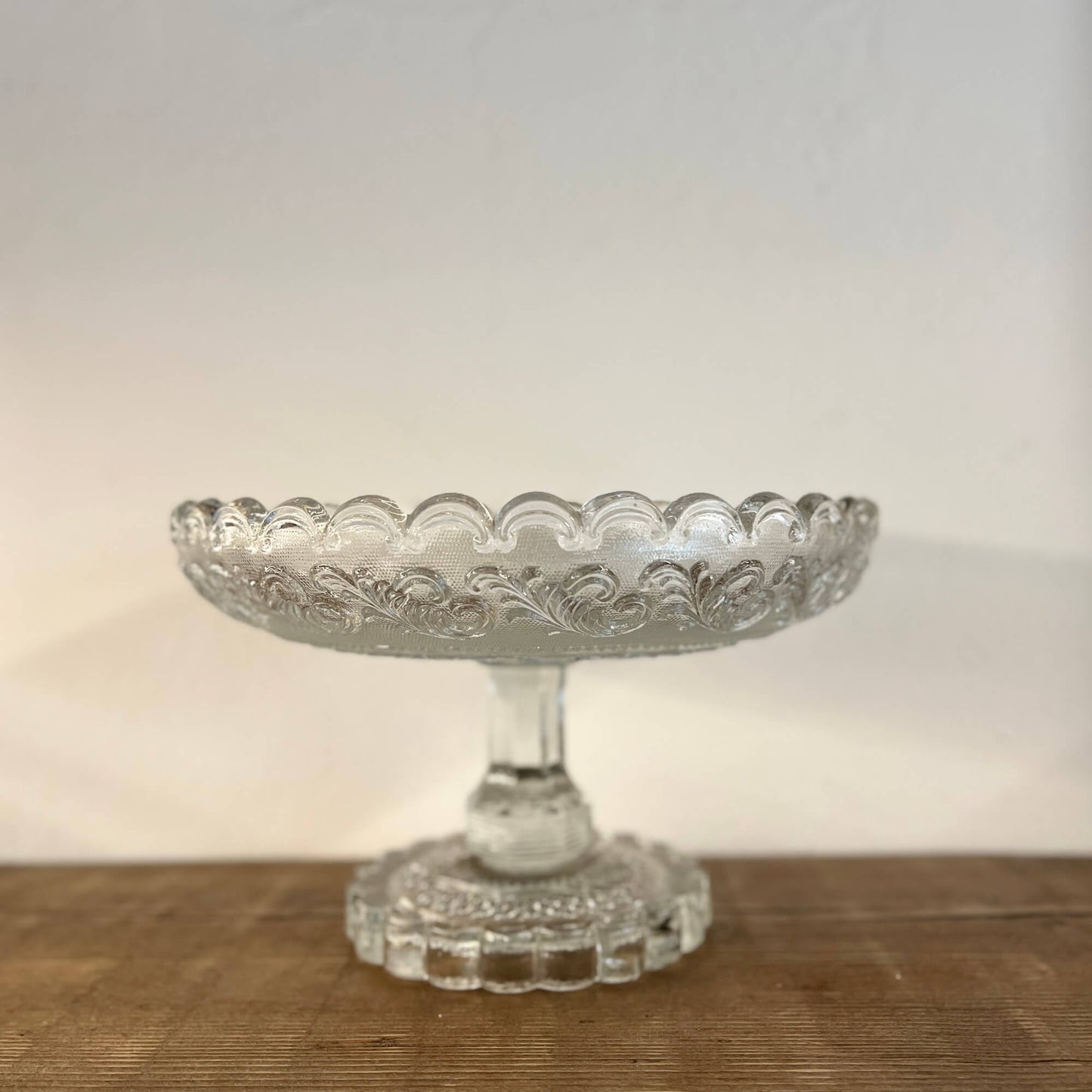 Glass Stand - Regal - Vintage