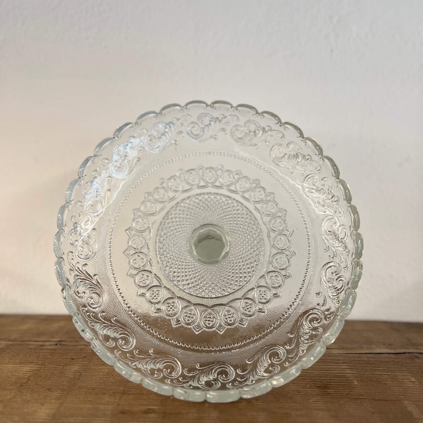 Glass Stand - Regal - Vintage
