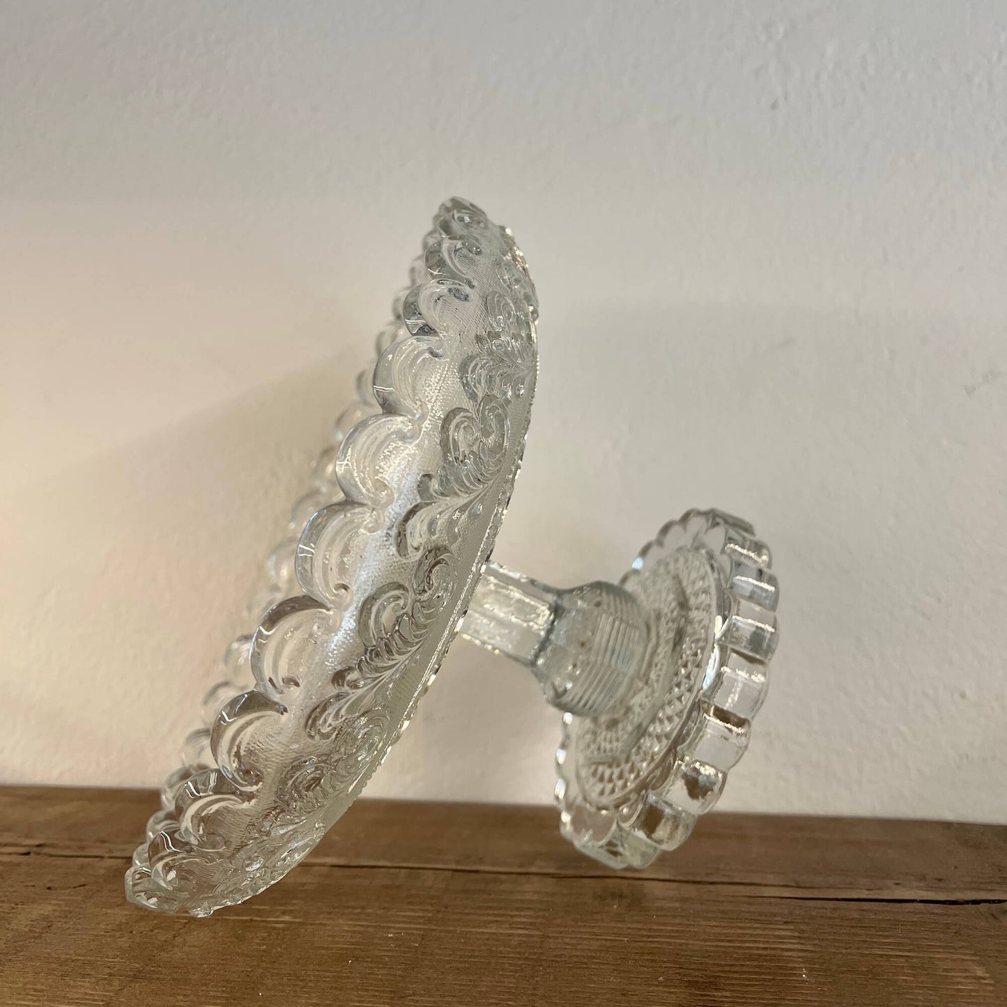Glass Stand - Regal - Vintage