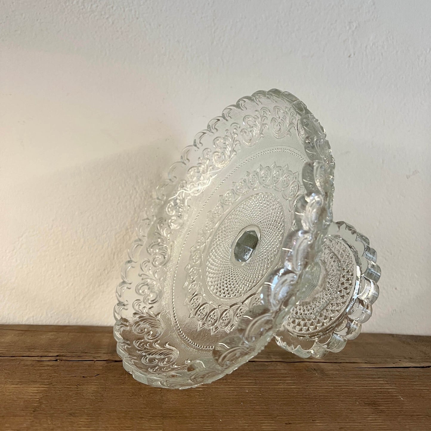 Glass Stand - Regal - Vintage