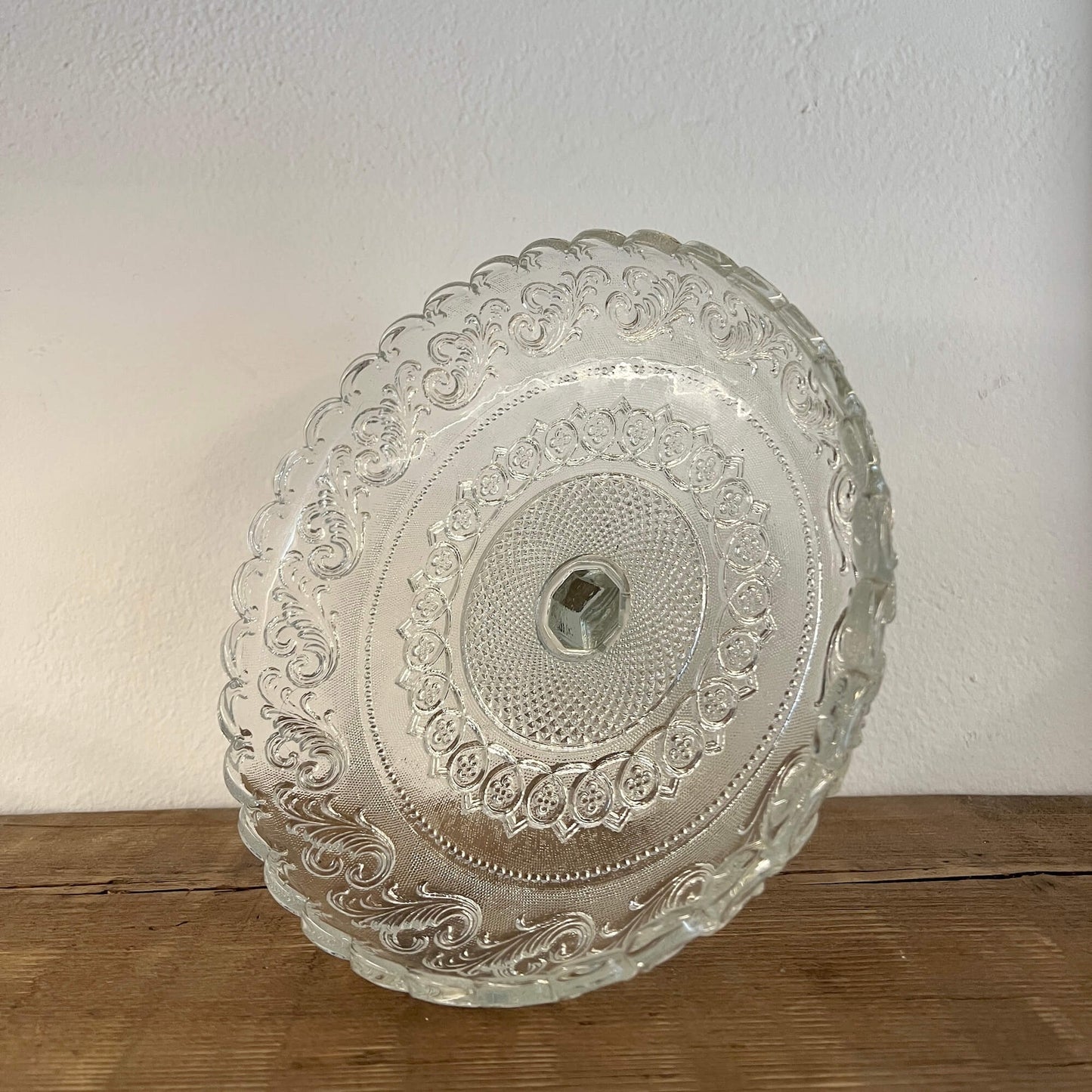Glass Stand - Regal - Vintage