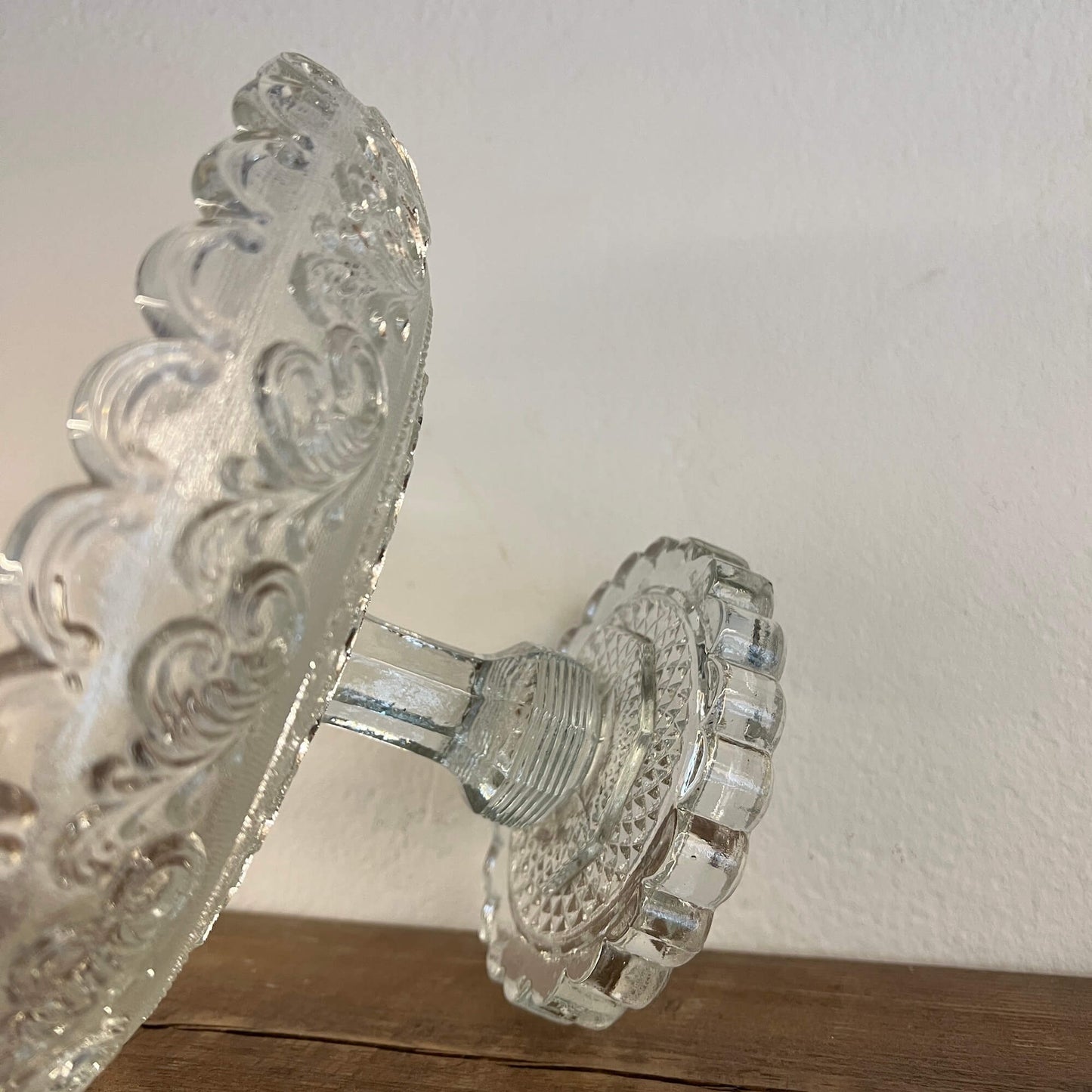 Glass Stand - Regal - Vintage
