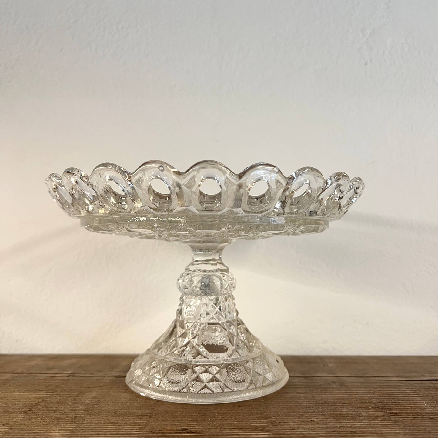Glass Stand - Regal - Vintage