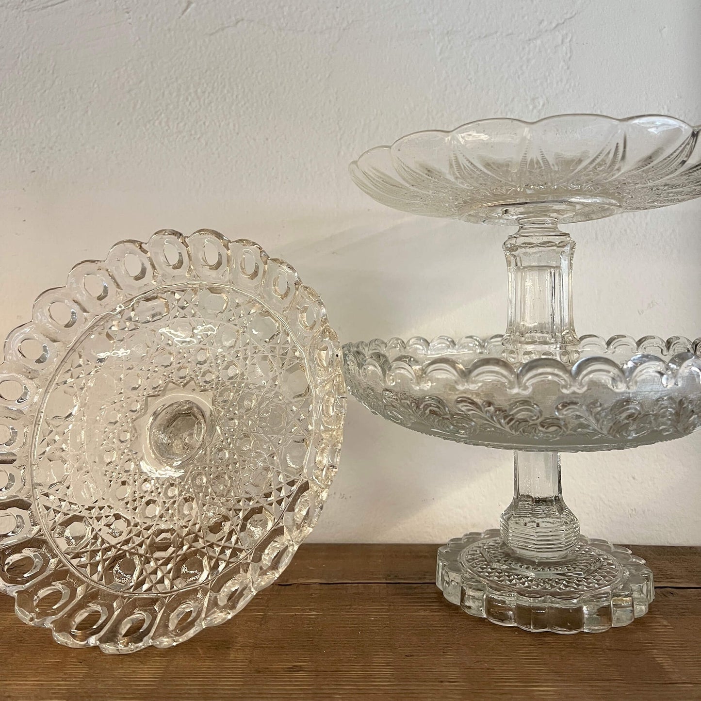 Glass Stand - Regal - Vintage