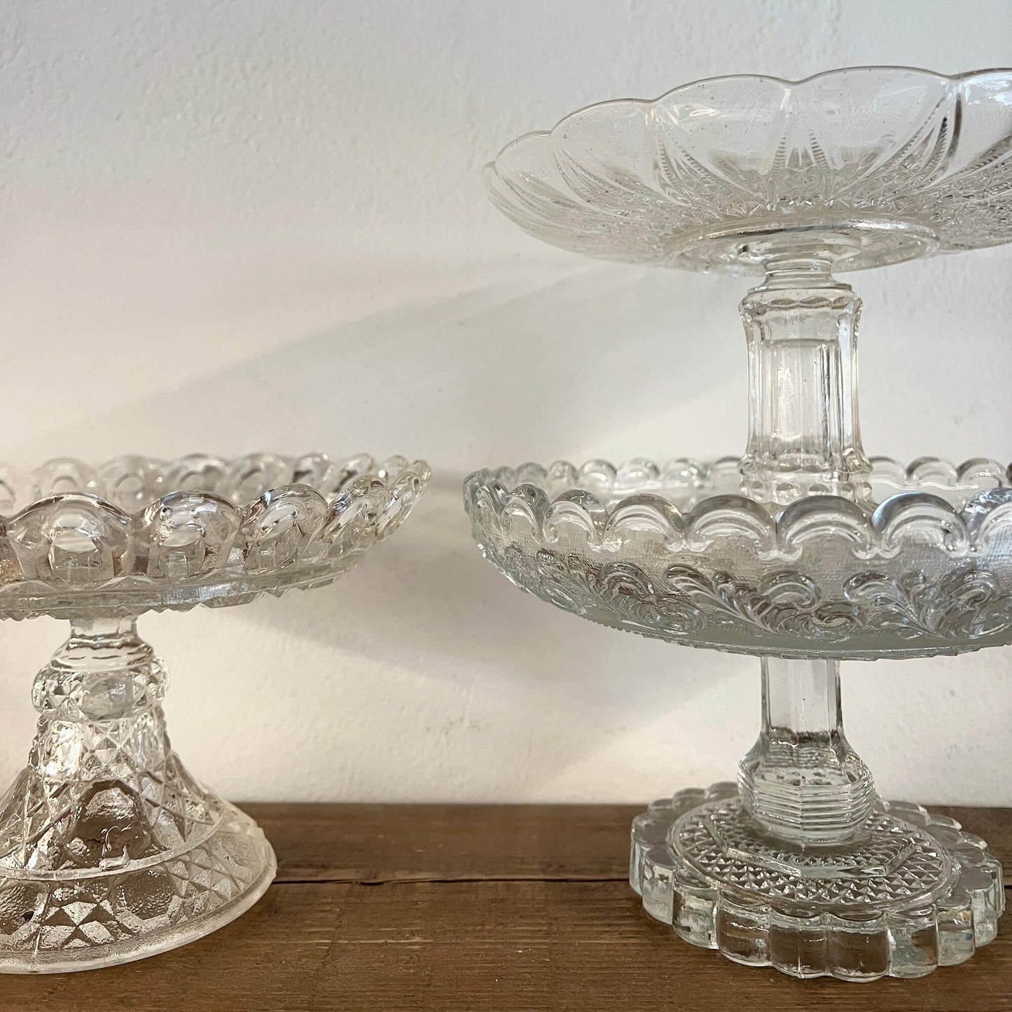 Glass Stand - Regal - Vintage