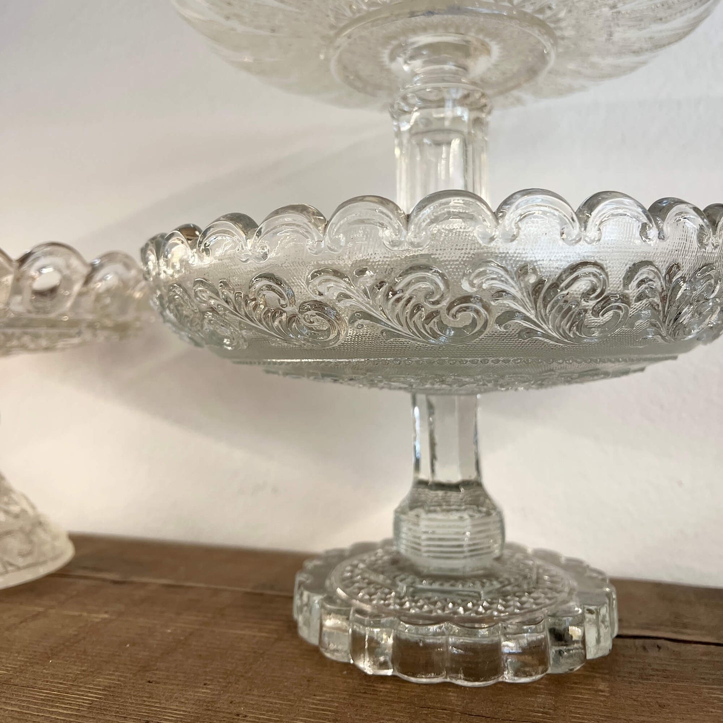 Glass Stand - Regal - Vintage