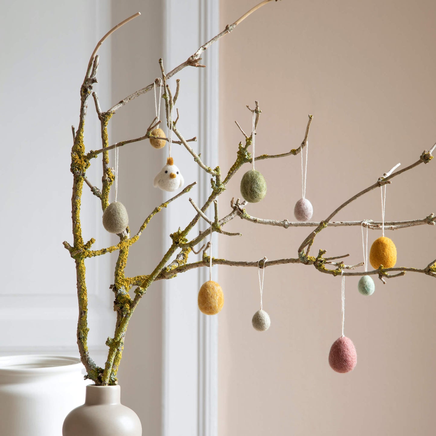 Uova - con riga ricamata