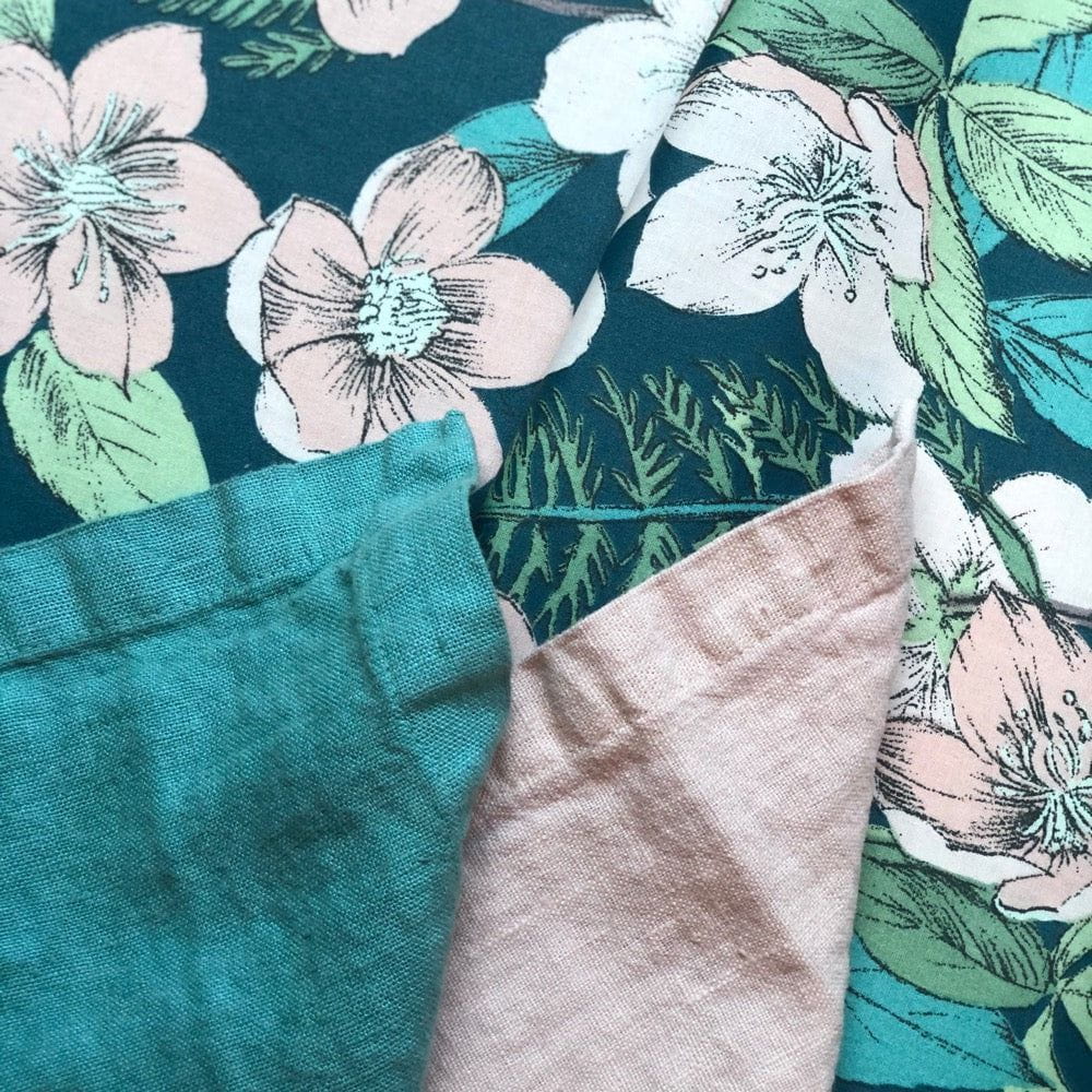 Tessuto al metro - Cotone resinato - Fiori Elleboro Rosa Stof Altezza 155cm