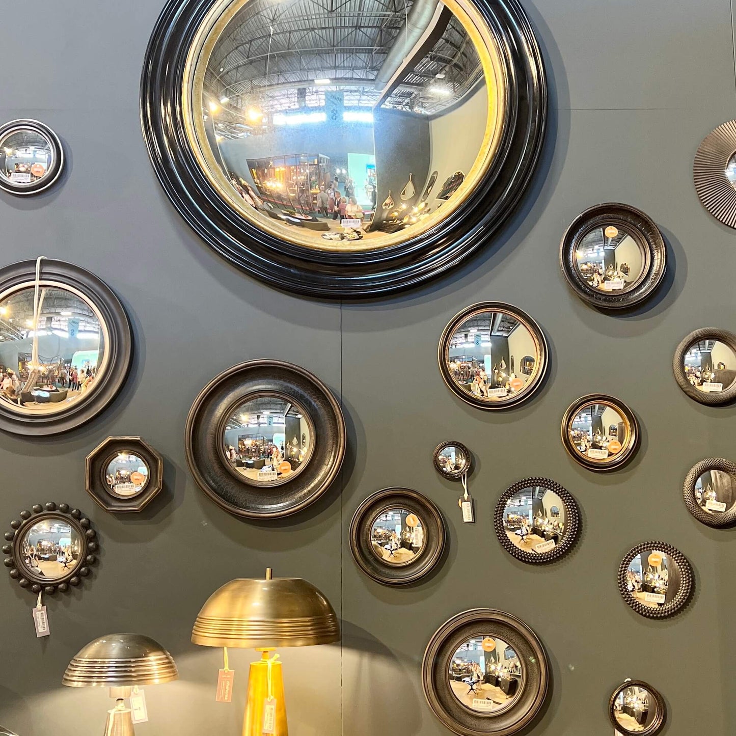 Convex mirror - Gold dots