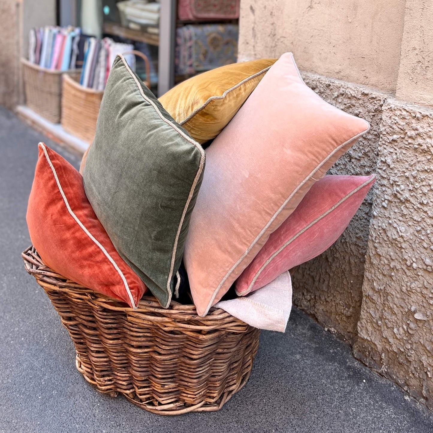 Velvet cushions - 45x45 - New Delhi