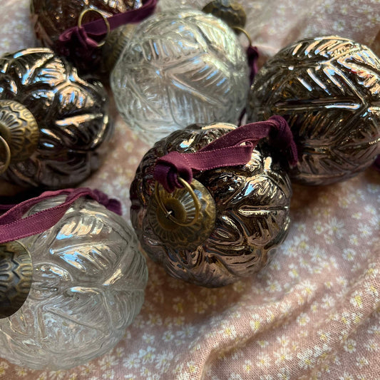 Balls - Leaf deco - Christmas decorations