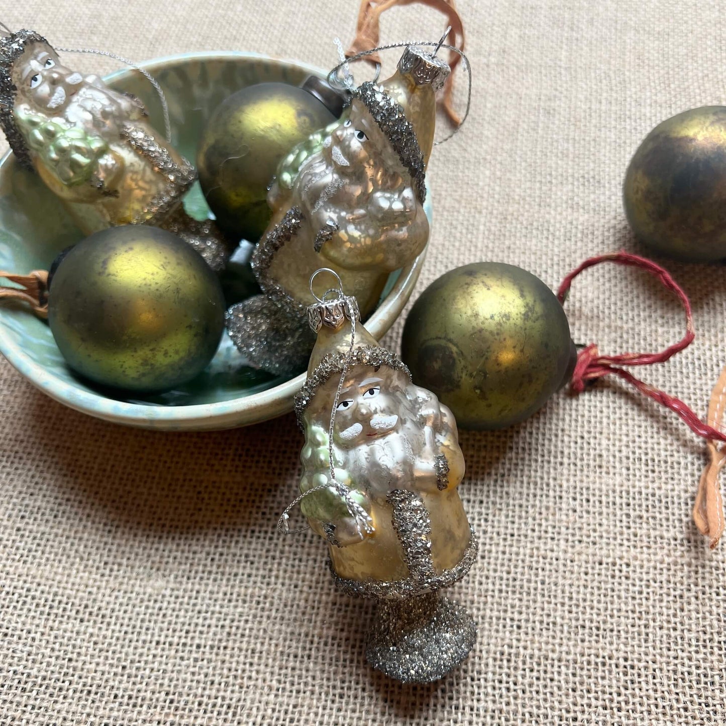 Santa con albero - Oro - Decorazione Natale