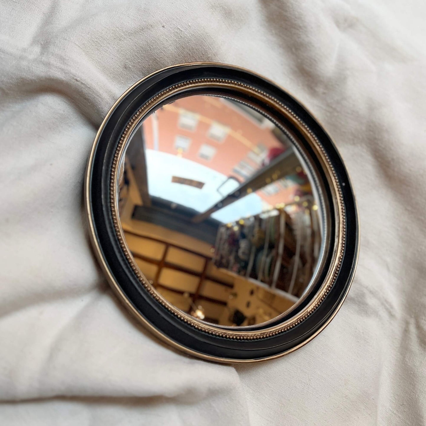 Convex mirror - Gold dots